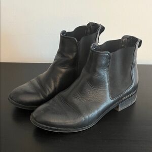 Black ladies ALDO Leather Ankle Boots